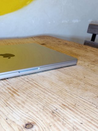 MacBook Pro 14 M5 32GB RAM 1TB SSD 17 ciclos