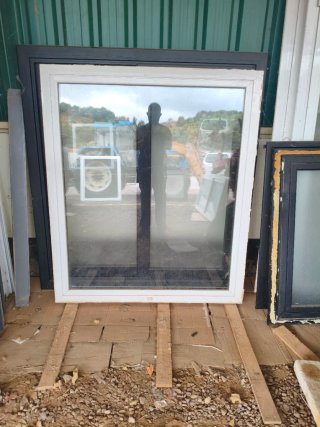Lote de ventanas, balconeras y puertas