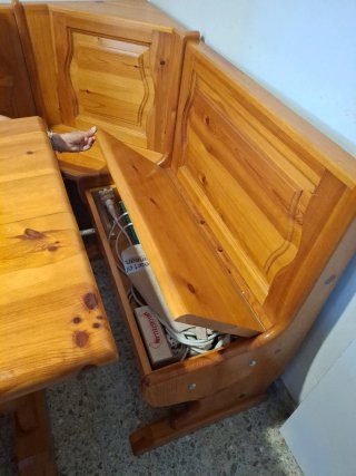 Comedor  rústico de madera: mesa, banco y sillas
