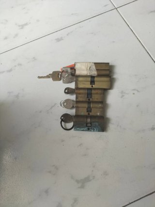 Bombines de cerradura con llaves