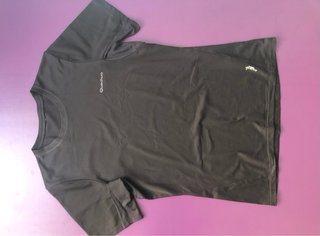3 Camisetas Quechua + 1 Suéter Kalenji