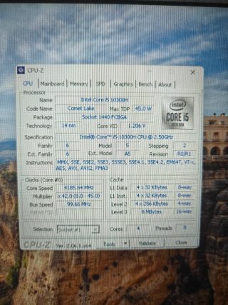 Acer Nitro 5 - i5-10300H / RTX 3050 / 16GB RAM