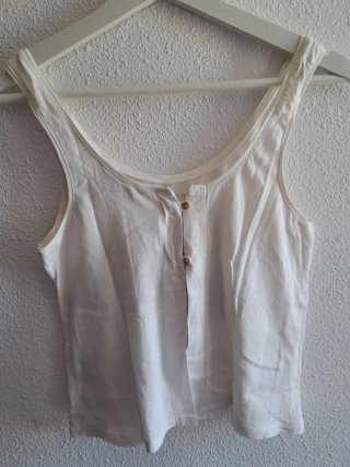 Camiseta blanca con mariposa