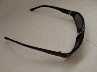 Gafas de sol Emporio Armani negras con funda.