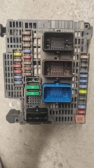 CAJA RELÉS/FUSIBLES CITROEN C4 9810296080