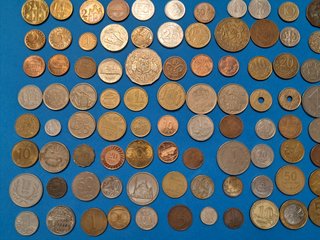 Ampia collezione di 260 monete Mondo tutte diverse