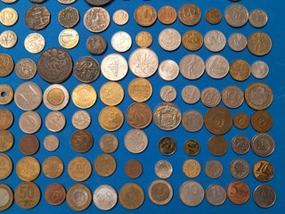 Ampia collezione di 260 monete Mondo tutte diverse