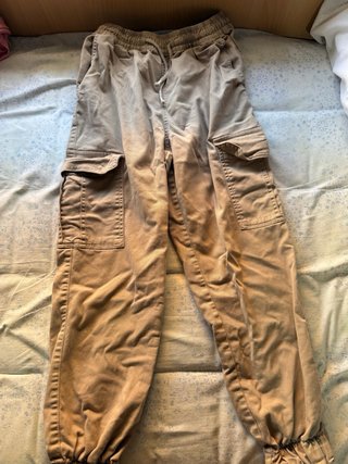 Pantalones cargo beige mujer