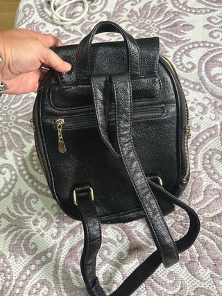 Bolso mochila negro con flecos