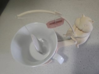 Soporte para té con figura de hámster