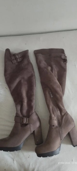 Botas altas marrones talla 41