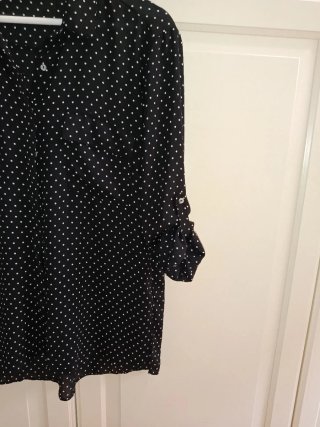 Camisa Zara negra topos blancos