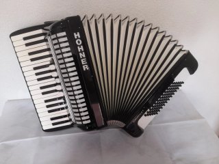 Fisarmonica Hohner Concerto III T 72 bassi