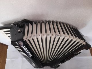 Fisarmonica Hohner Concerto III T 72 bassi