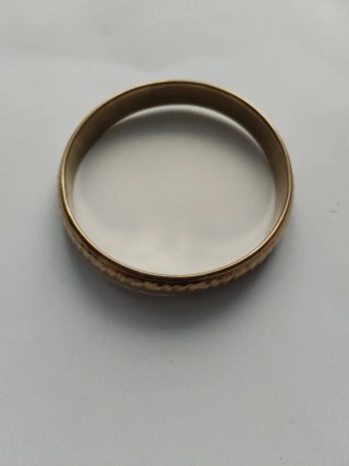 Pulsera de latón con relieve