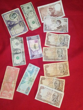 Lote Billetes Antiguos: Pesetas, Dólares, Dirhams