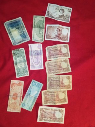 Lote Billetes Antiguos: Pesetas, Dólares, Dirhams