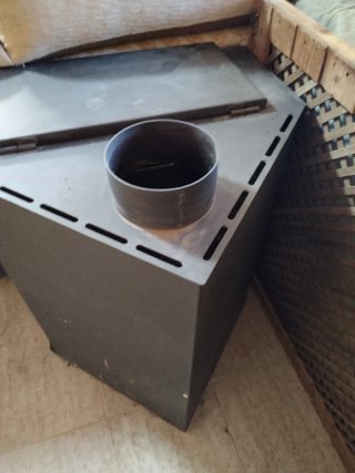 Estufa grande de leña con horno