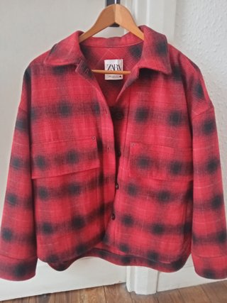 Chaqueta Zara cuadros roja y negra T.S/M