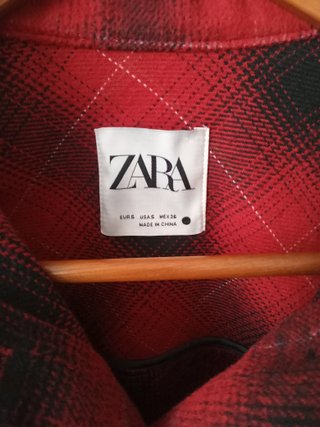 Chaqueta Zara cuadros roja y negra T.S/M