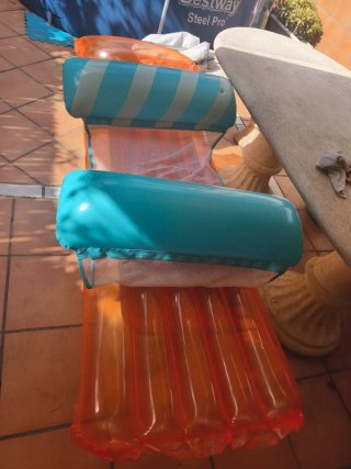 Colchoneta hinchable naranja