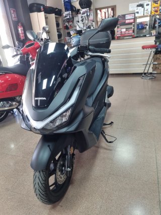 Honda PCX 125cc Scooter