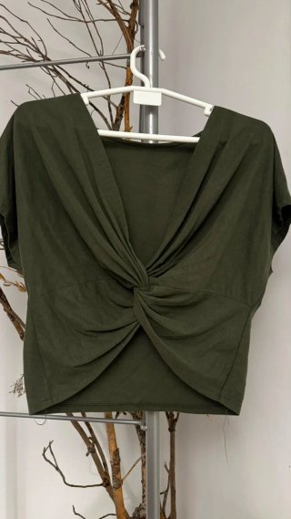 Top verde oliva cruzado talla única