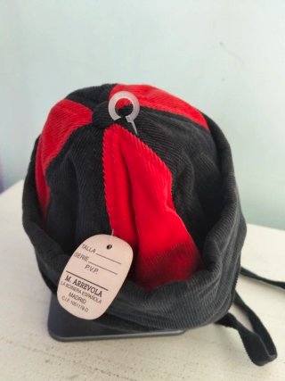 Gorro infantil con orejeras y corazones