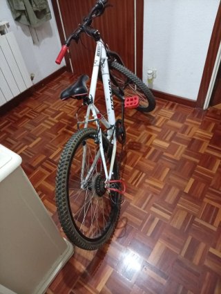 Bicicleta B'Twin Rockrider Blanca