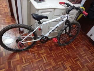 Bicicleta B'Twin Rockrider Blanca