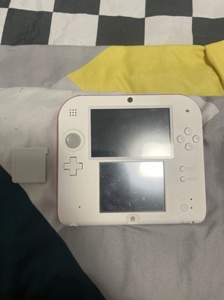 Nintendo 2DS blanca y roja
