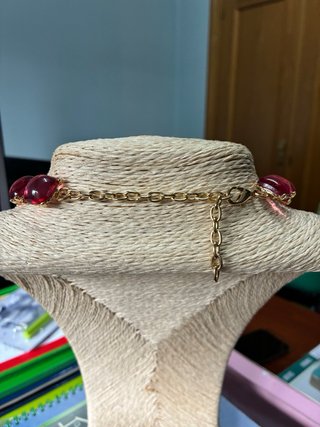 Collar llamativo piedras resina rosa y rojo
