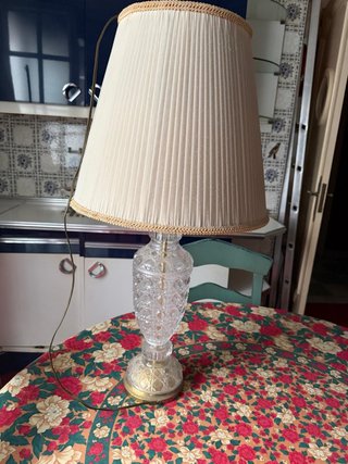 Lámpara de mesa cristal y metal dorada
