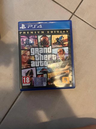 PS4 Slim Nera con 3 Controller e Giochi anche sig.
