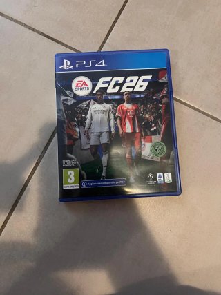 PS4 Slim Nera con 3 Controller e Giochi anche sig.