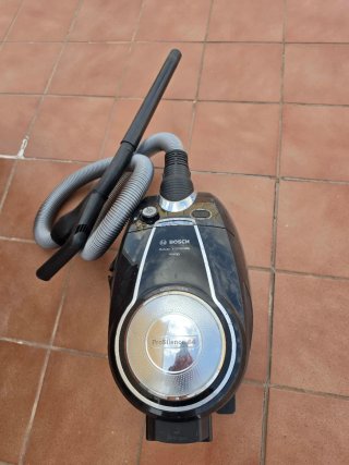 Aspirador Bosch ProSilence 64 Negro