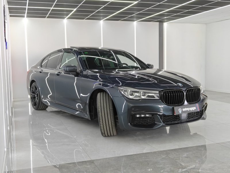 BMW Serie 7 2017, foto 3
