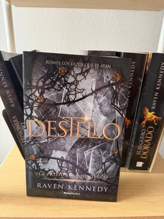 Saga Prisionera de Oro de Raven Kennedy en español