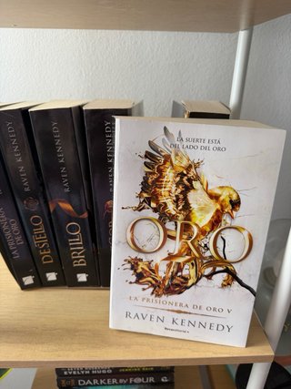 Saga Prisionera de Oro de Raven Kennedy en español