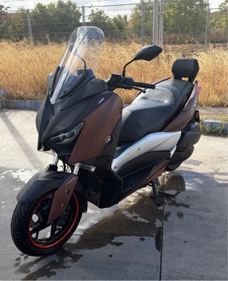 Yamaha XMAX 300 Marrón/Negro