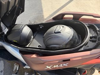 Yamaha XMAX 300 Marrón/Negro
