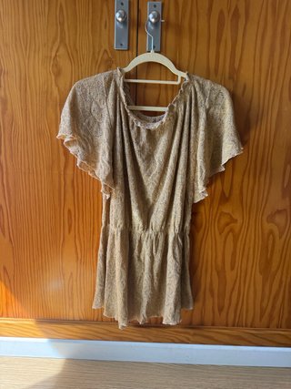 Vestido marrón con volantes