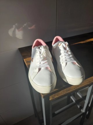 Zapatillas Lacoste Powercourt Blancas y Rosas