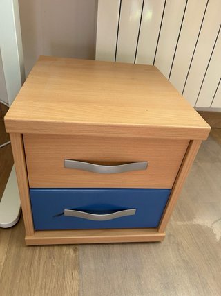 Habitación juvenil madera y azul