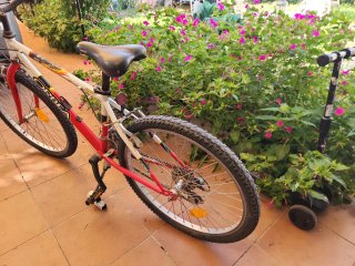 Bicicleta Orbea Roja y Blanca