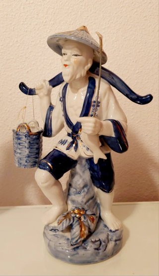 Pareja figuras pescadores cerámica azul y blanco