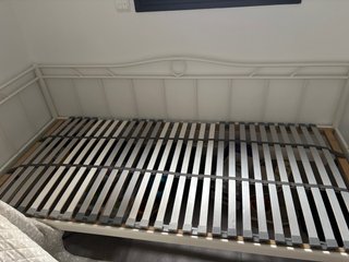 Diván con somier de láminas