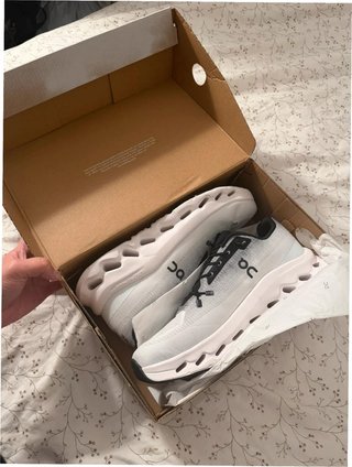 On Cloudmonster Talla 41 Negro Blanco