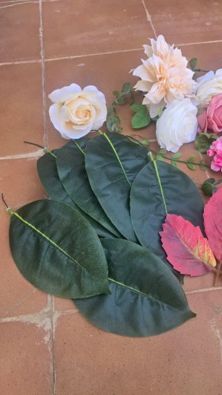 Lote Flores y Hojas Artificiales Variadas