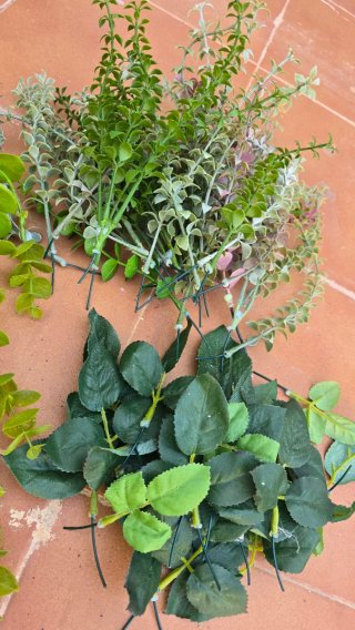 Lote Flores y Hojas Artificiales Variadas